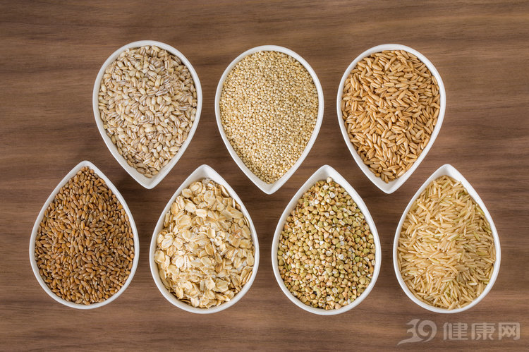 『健脾』中老年人，睡觉时出现两大表现，或是在暗示你：血液太粘稠了