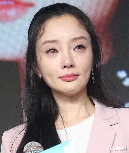『李小璐』李小璐直播全程被骂，下播后崩溃擦泪，一旁工作人员假装看不见！