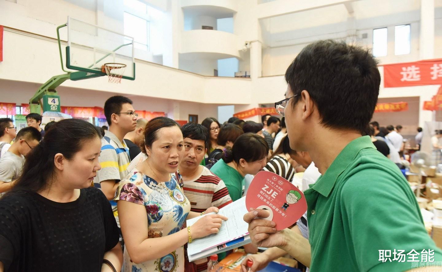 招聘|大学生毕业应该参与校招还是社招？一字之差待遇、机遇都不同