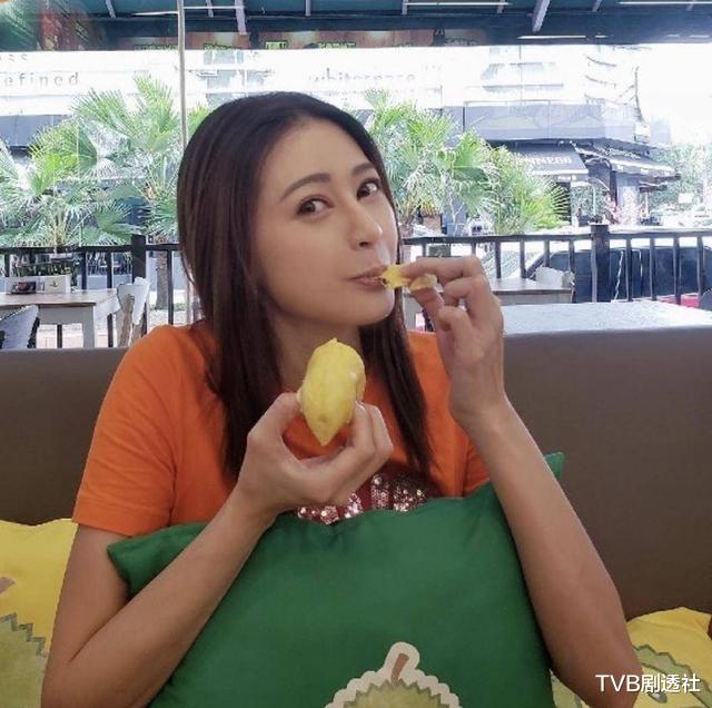 前TVB“舞小姐”在傢鄉享盡美食，曾在圈內被邀去“飯局”-圖5