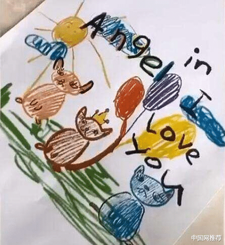 『李小璐』李小璐将甜馨“全家福”印身上,回应网友:敢不敢正大光明出门