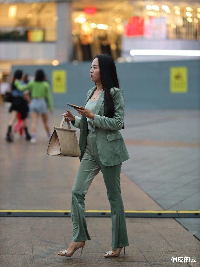 穿衣搭配|摆脱上班族职场“刻板”,这样穿搭魅力十足,做职场“女强人”