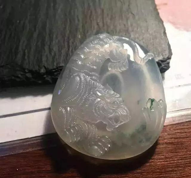 [翡翠]小万价入手的莫西沙翡翠原石，起货做出四件寓意满满的挂件！