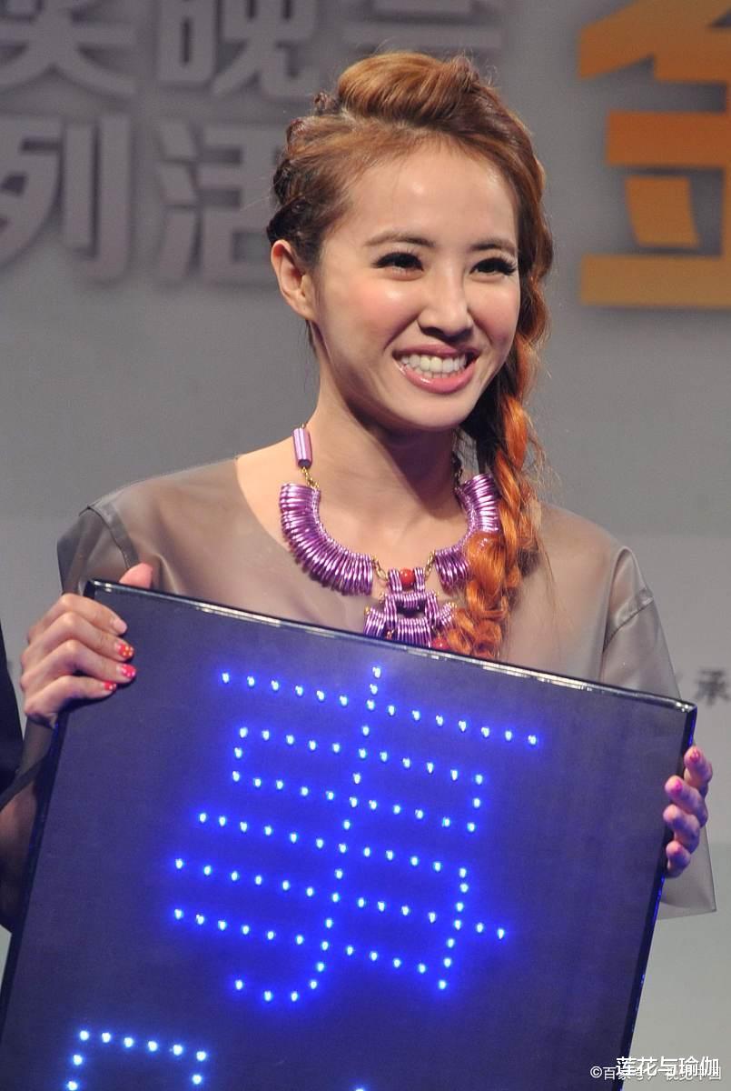 臀部|年仅40的蔡依林依旧迷人,靠瑜伽保持形体,这样的曲线宛如18岁!