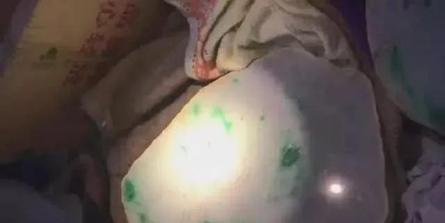 翡翠|老缅送来一块200万翡翠原石,颜色有绿有紫!行家为啥无动于衷?