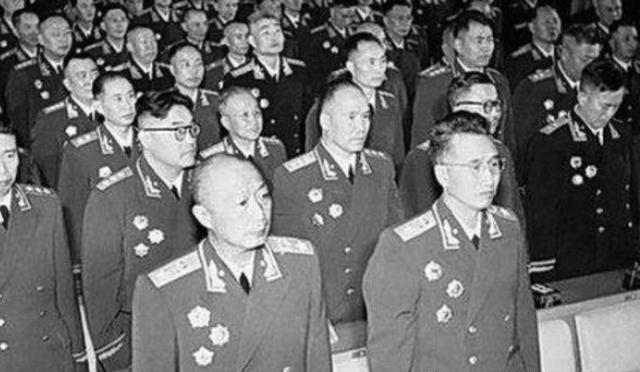 王近山|1955年授衔时,对军衔不满,这三位闹的最凶,最后被授予了啥军衔