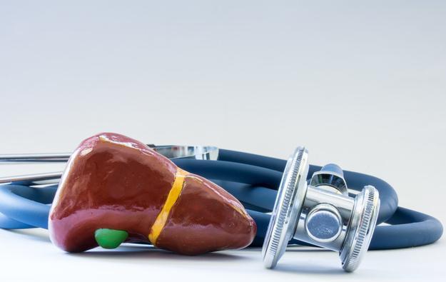 皮肤瘙痒■肝内藏毒，手先知，手上若出现4个变化，提示你要排肝毒了