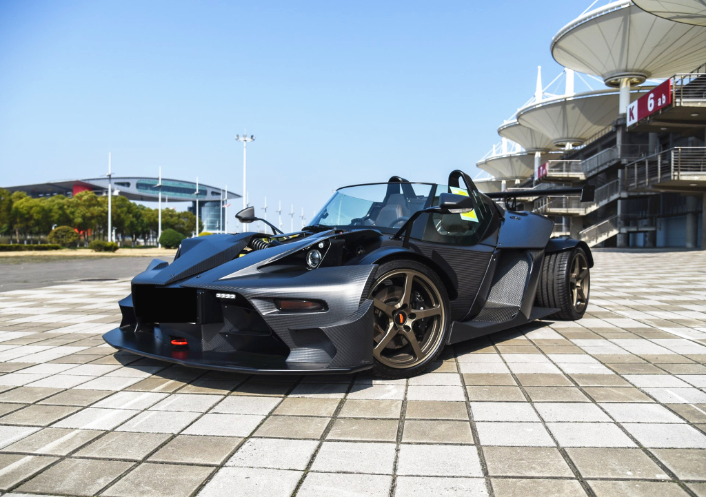 XBOW@被称为“公路卡丁车”，2.0T爆320马力，3.8s破百，外观比911还帅