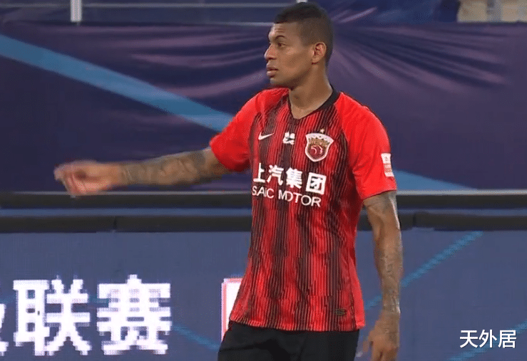 中超|高拉特绝望神情！中超最火外援诞生，2轮造5球，年薪低得吓人