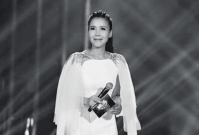 辛芷蕾|歌坛天后田震小丈夫曝光，原来大家都认识，难怪藏着不公开