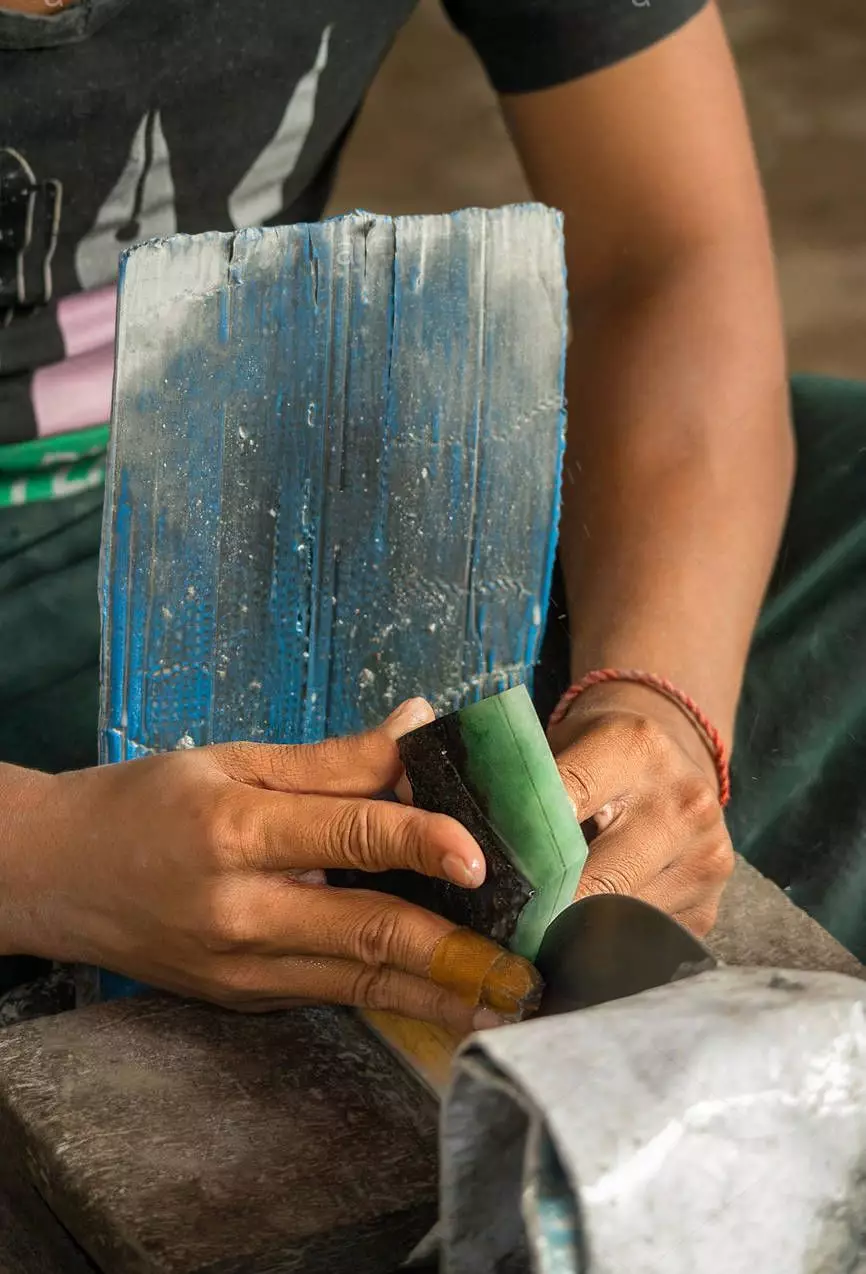 #翡翠#翡翠赌石有很多学问，切石也是有很多研究的，不是随便切就行的。。