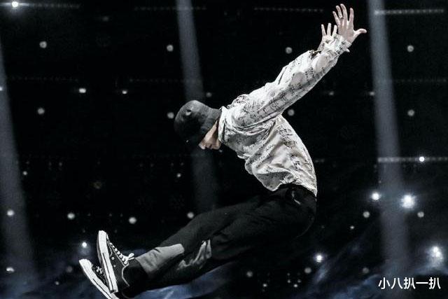 张艺兴|何炅表情太浮夸？张艺兴会飞的balance，在这个节目也恭恭敬敬