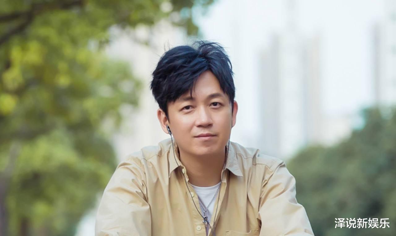 【潘粤明】潘粤明被董洁当街训斥，看其举动令人心疼，网友: 不敢相信