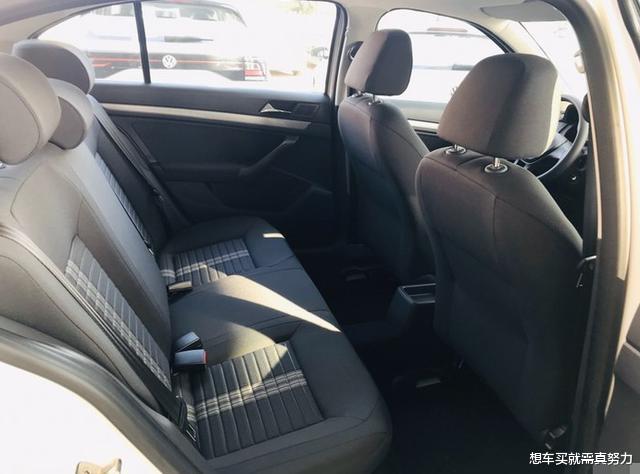 大众朗逸|10.3万元买大众朗逸启航版，上一代朗逸车友看到车后忍俊不禁