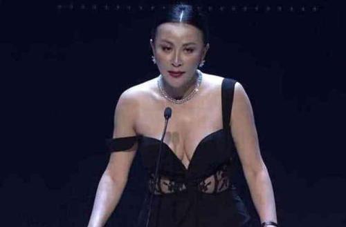 #巩俐#当刘嘉玲撞上巩俐，本以为刘嘉玲艳压群芳，看到巩俐才知道什么叫高级