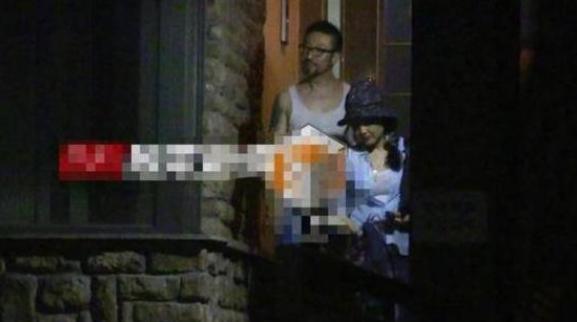 张纪中▲2010年,张纪中总往美国跑,6年后妻子与干儿子夜会3小时画面曝光