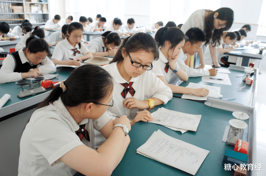 学霸|班主任老师调座位，看似公平实则暗藏“小心思”，家长：心领神会