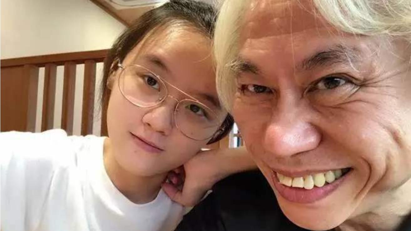 林靖恩|“爷孙恋”爆红的林靖恩，曾说要结婚生子，如今已没了当初的笑容