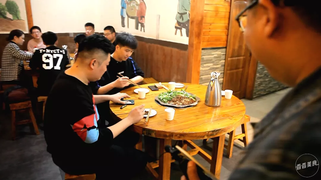 牛肉|一个以地名命名的特色美食，吃起来竟这么豪横