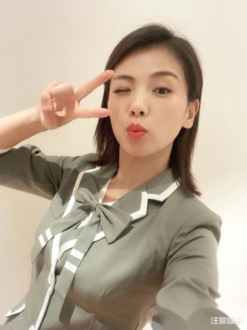 「刘涛」乘风破浪的姐姐：刘涛晒女团服，自称“太紧了”，真跳起来得崩开