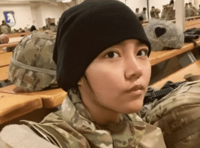 #美国#中国女孩为了美国国籍，替美军效力7年，今混不下去想回国发展