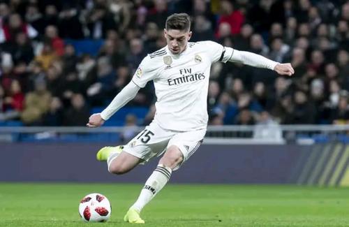 「皇家马德里」皇马将要完成换血，最快2022开启新王朝，巴萨还不更新换代？