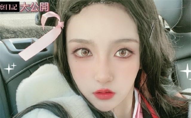 rita|LPL女解说扮成动漫角色，当她摘下嘴上竹筒时，粉丝：你是谁？