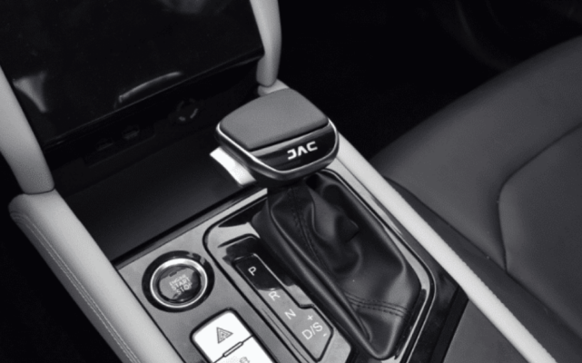 『买车』顶配才11万多，4.77米运动轿跑不香？四轮独悬，保四年不怕坏