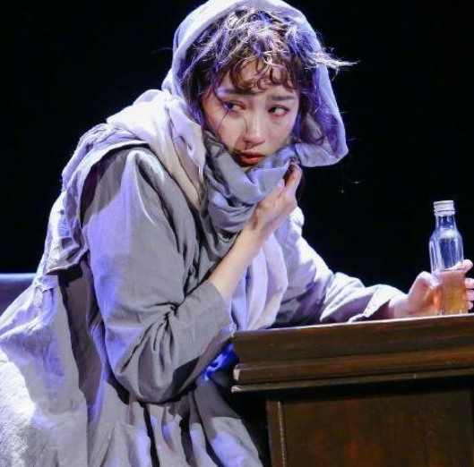 「关晓彤」关晓彤的颜值有多高？当她扮演乞丐时，就知道什么叫披麻袋都好看