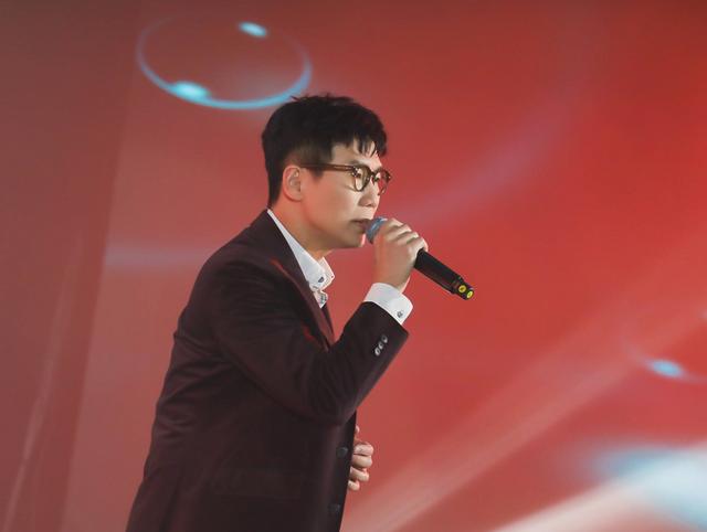 [华语乐坛]华语乐坛的实力男中音，曾是无印良品中的一员，单飞以后发展很好