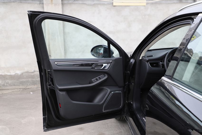 【众泰sr9】这“伪豪车”也凉了！曾三天卖2万辆抢破头，现一年卖不出1辆，还被骂惨