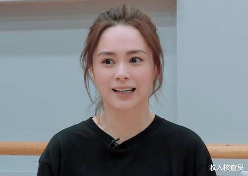 「阿娇」阿娇一年的收入,折合成人民币是多少?