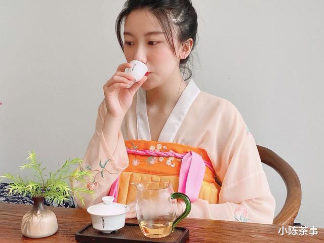 小陈茶事|长期存白茶、普洱、岩茶、红茶,都能越存越好吗?认清这些是关键