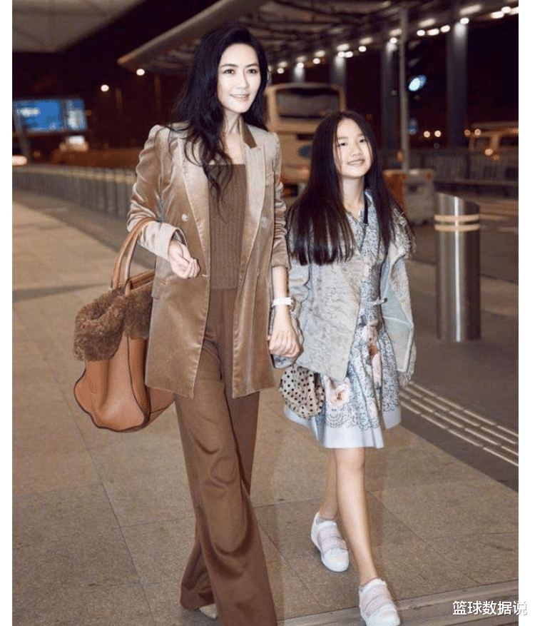 田海蓉|她事业巅峰意外怀孕，丈夫是谁无人知，女儿12岁长相浮现生父基因