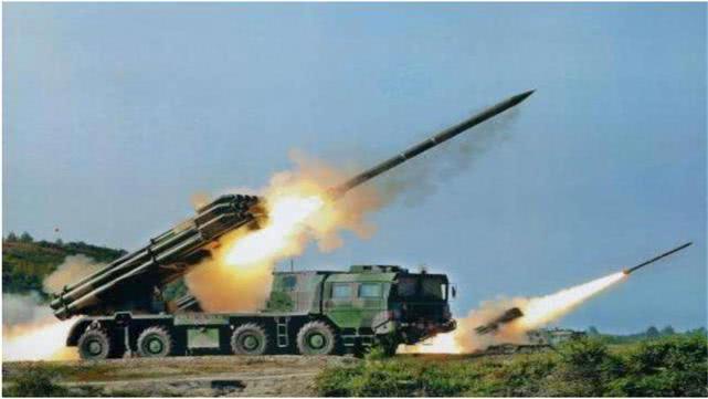 『美国』不打伊朗了？美国调转枪口瞄准全球二号强国，上万大军逼近家门口