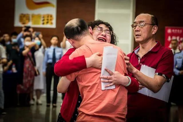 [龙虾]寻子32年，陕西这位母亲终于找到了丢失的儿子！