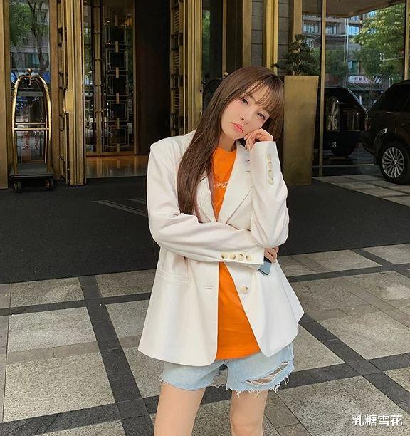 李小璐|李小璐带火了一款“橘子袜”!自己亲自当模特卖货,38岁秒变少女