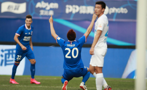 美国|申花2-2大连人！龙东梅开二度+绝平，金信煜连续三轮进球+伤退