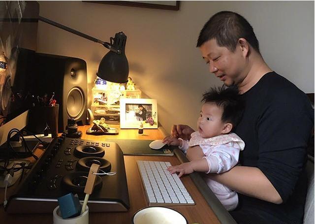 |参观姚晨生活中的家,家里干净得没有灰尘,连家具都是锃亮发光的