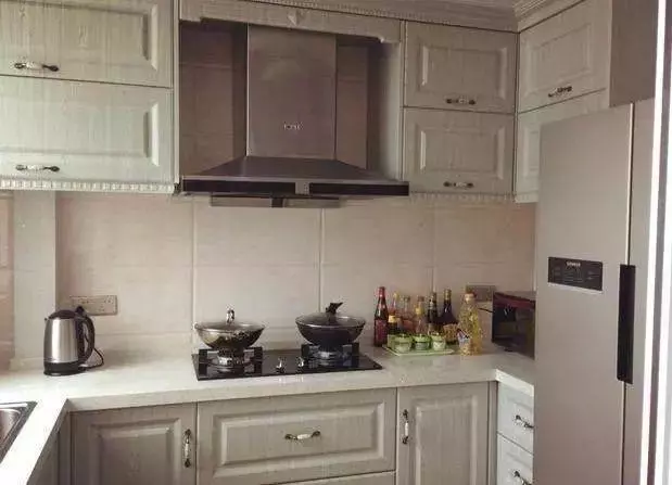 装修新房，老公把阳台包进卧室，还多了个化妆间