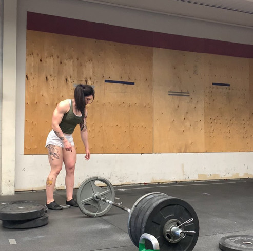 |加拿大女神，长相甜美，但力量却超越了无数男士，硬拉475磅