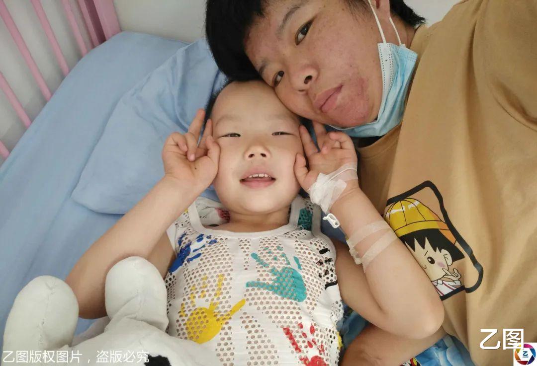 乙图|男童患病耗尽家产，公婆向儿媳摊牌，她说：我的儿子我不能不救