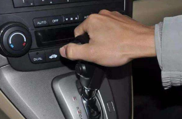 驾照|跑高速挂S档还是D档?交警:这都不懂,驾照咋考的?