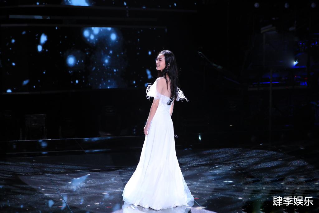 单依纯|好声音官宣，张碧晨加盟总决赛，潜在说明冠军就是单依纯？非也