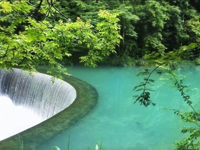 苗寨|堪称我国“最黑心“景区，住宿一晚480元起步，网友：今年坑不了