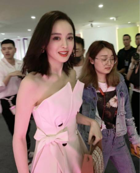 「古力娜扎」古力娜扎“生图”被曝光，腋下意外抢镜，网友：没想到张翰好这口？