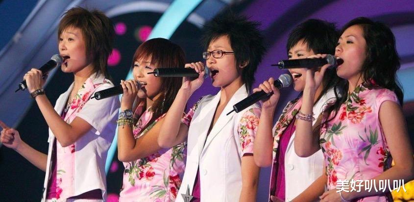 超女|16年了，超级女声出来后最火的是两个冠军，最不火的也是两个冠军