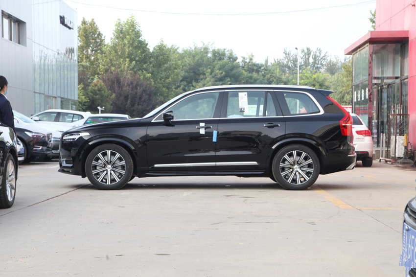 新车|开10年就只换轮胎！坚持纯进口，舒适堪比高铁，却连跌13.96万没人要