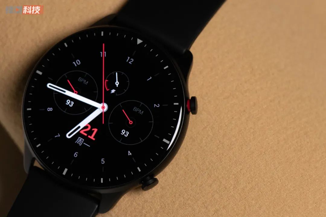 日产GT-R|智能手表也能无边界 3D 玻璃设计?我被惊到了