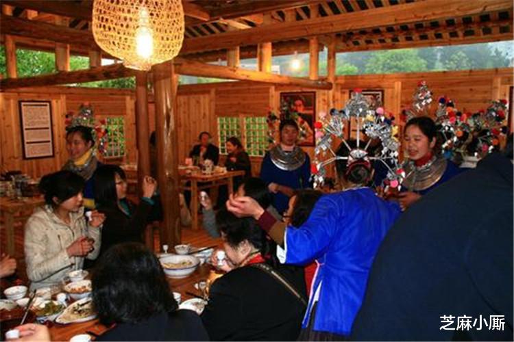 导游|导游为何不和游客同桌吃饭？一到吃饭时间就消失，他们是去哪里了